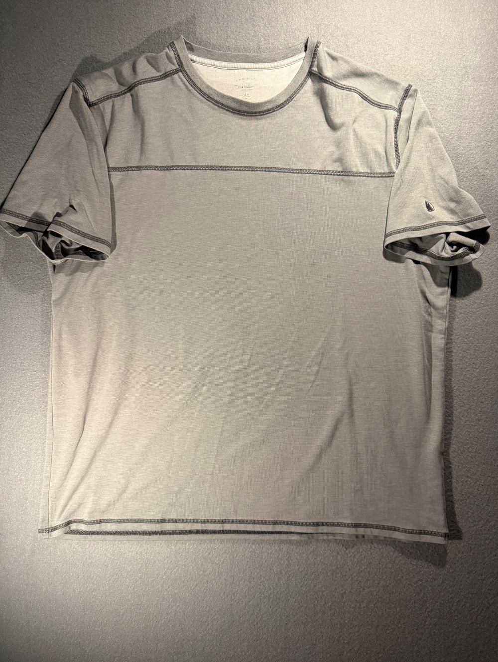 Bass Explorer Gray Short Sleeve T-Shirt Size XL